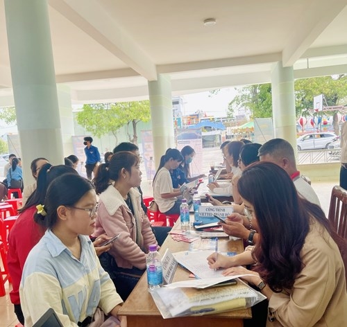 Trung tâm Dịch vụ việc làm Khánh Hòa tổ chức phiên giao dịch việc làm trực tiếp tại thị xã Ninh Hòa